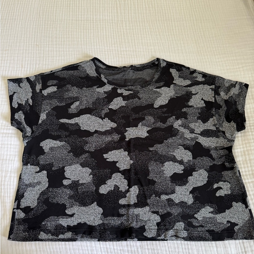 Lululemon Cates short sleeve training tee size 6
